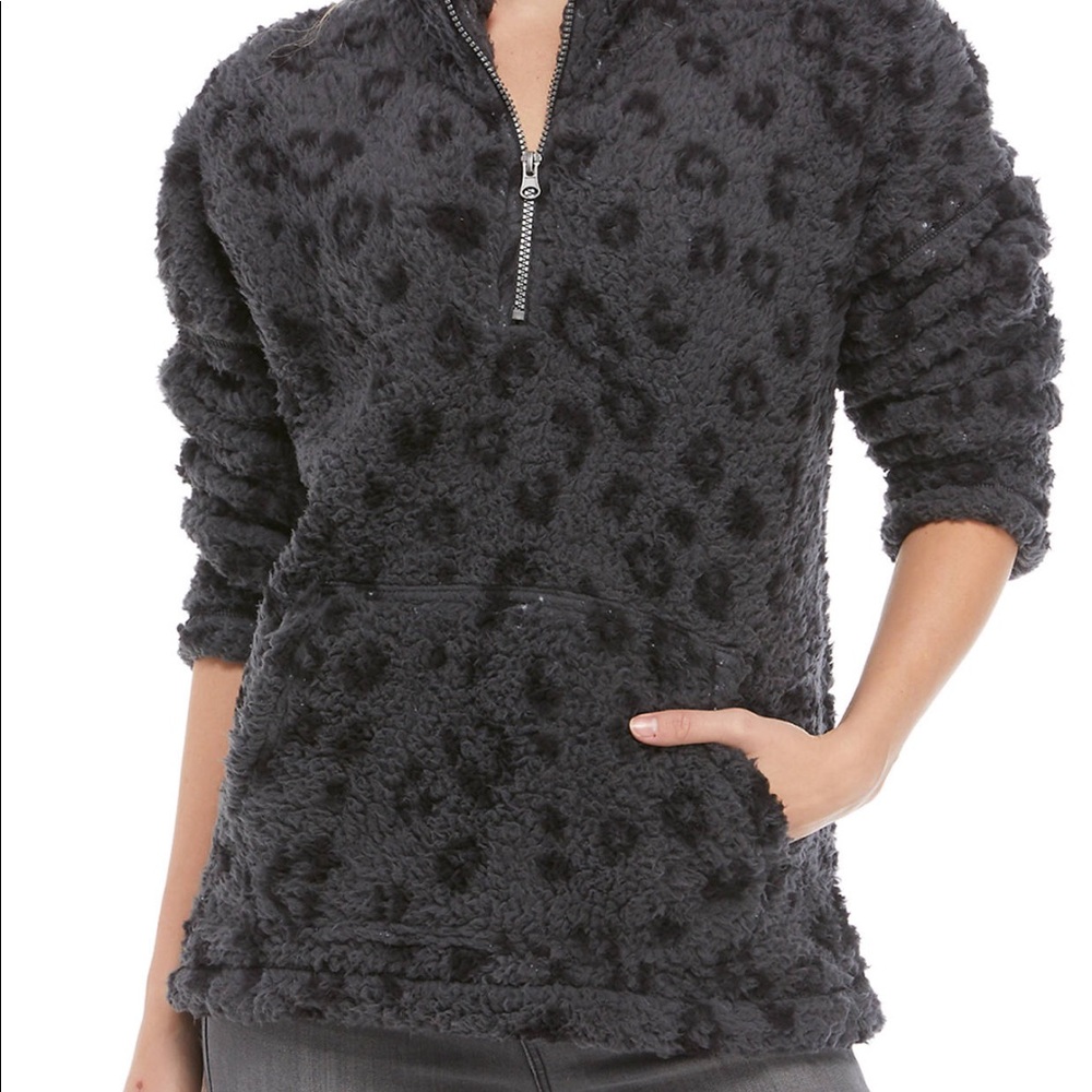 Long sleeve Sherpa with zipper closure